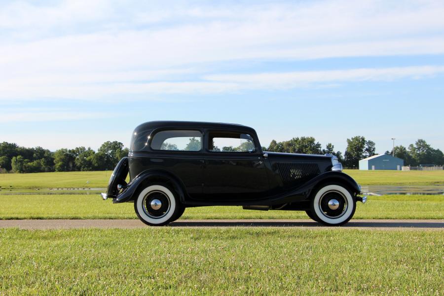  Ford V8 Deluxe Tudor Sedan (40/700) 1937 года  (фото 10 из 22)